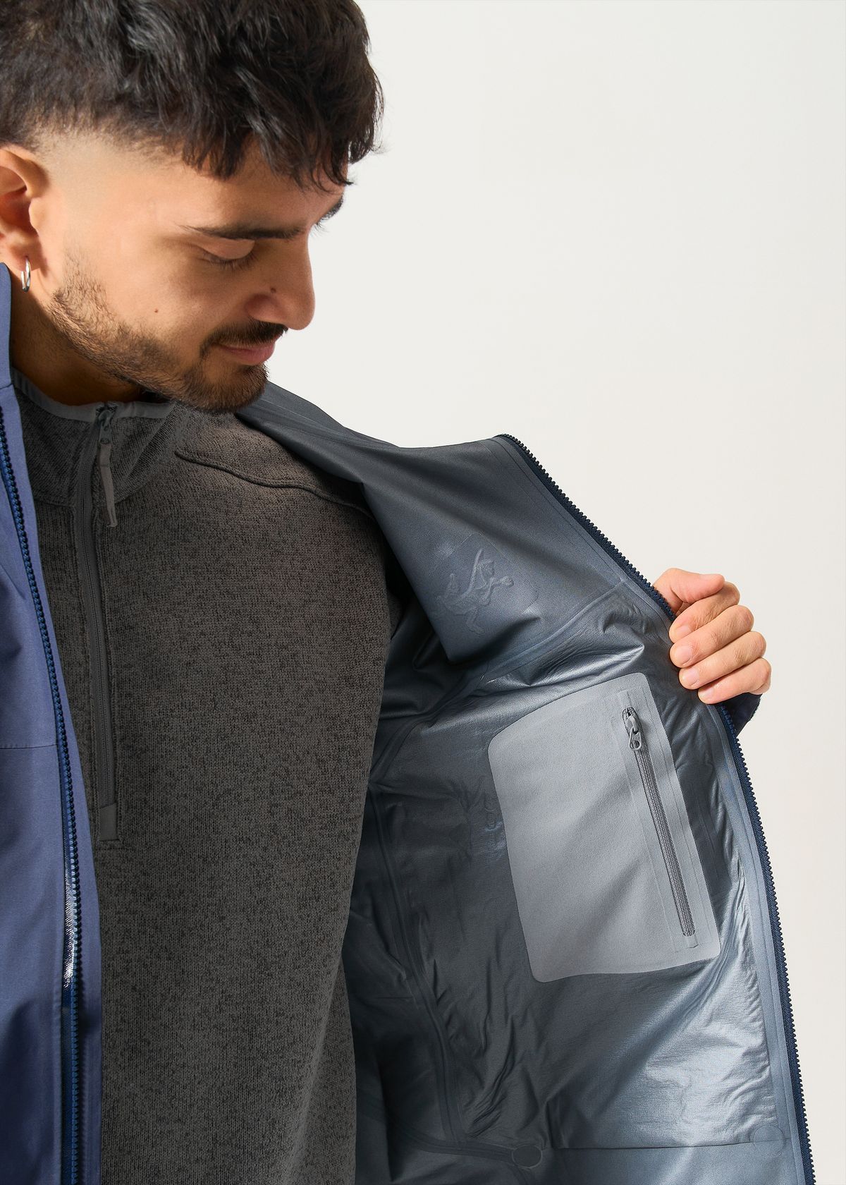 Internal zipped pocket 