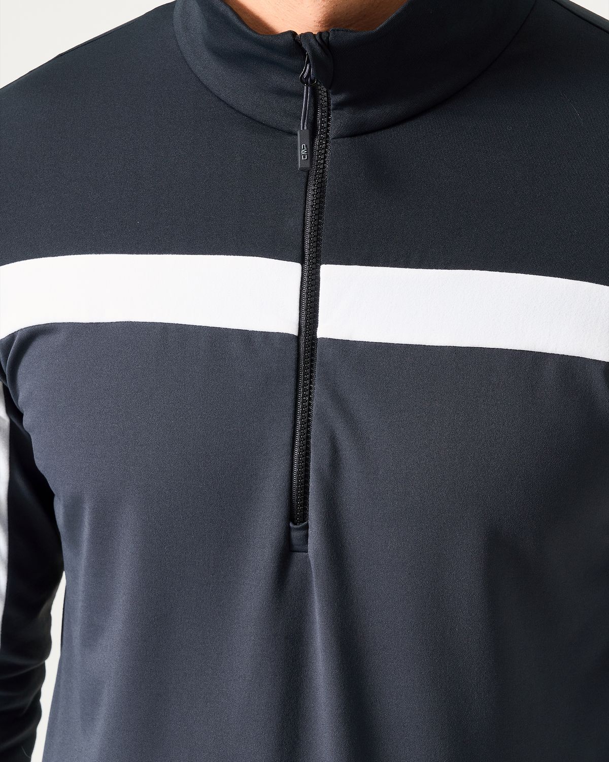 Chest stripe detailing