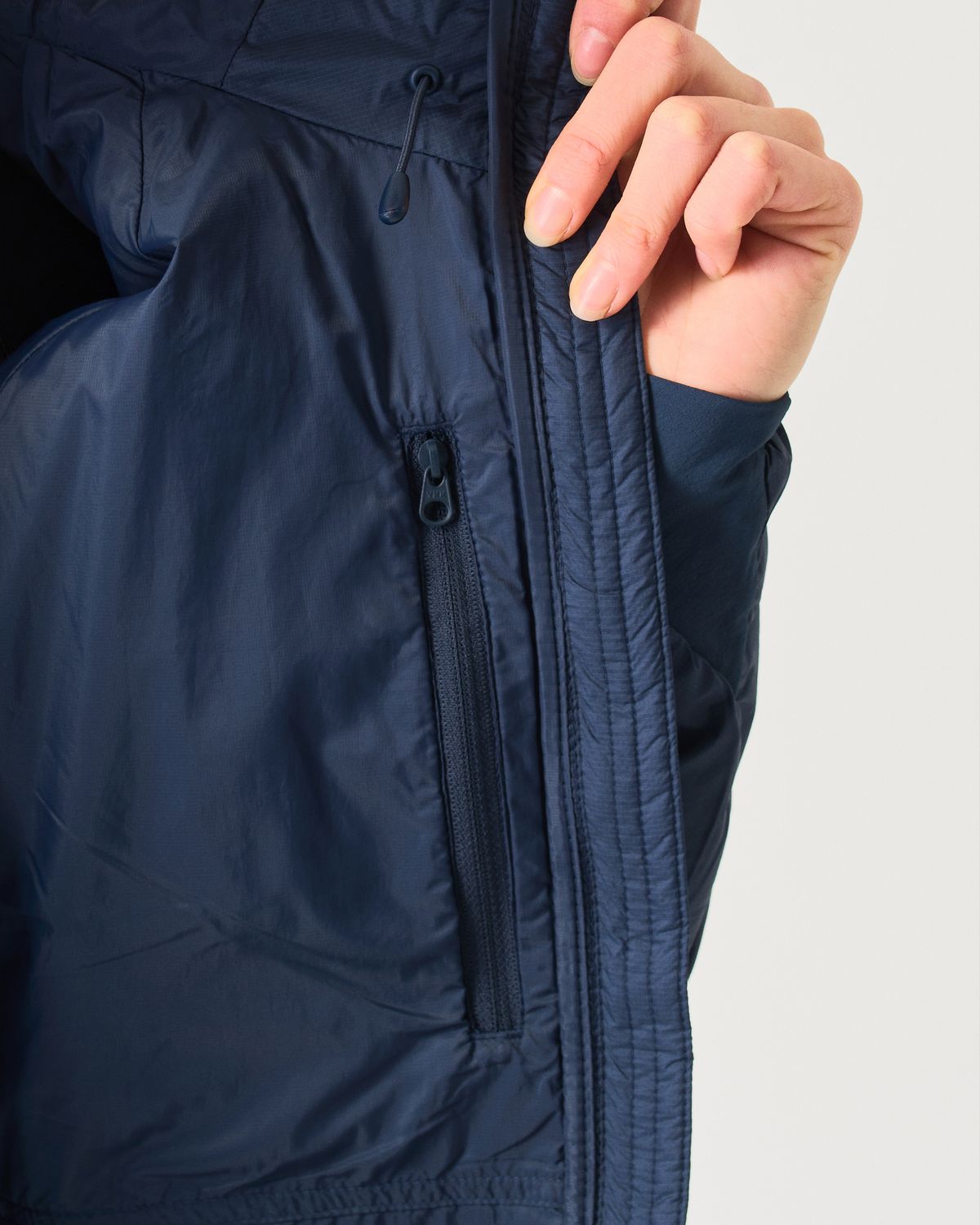Internal zipped pocket