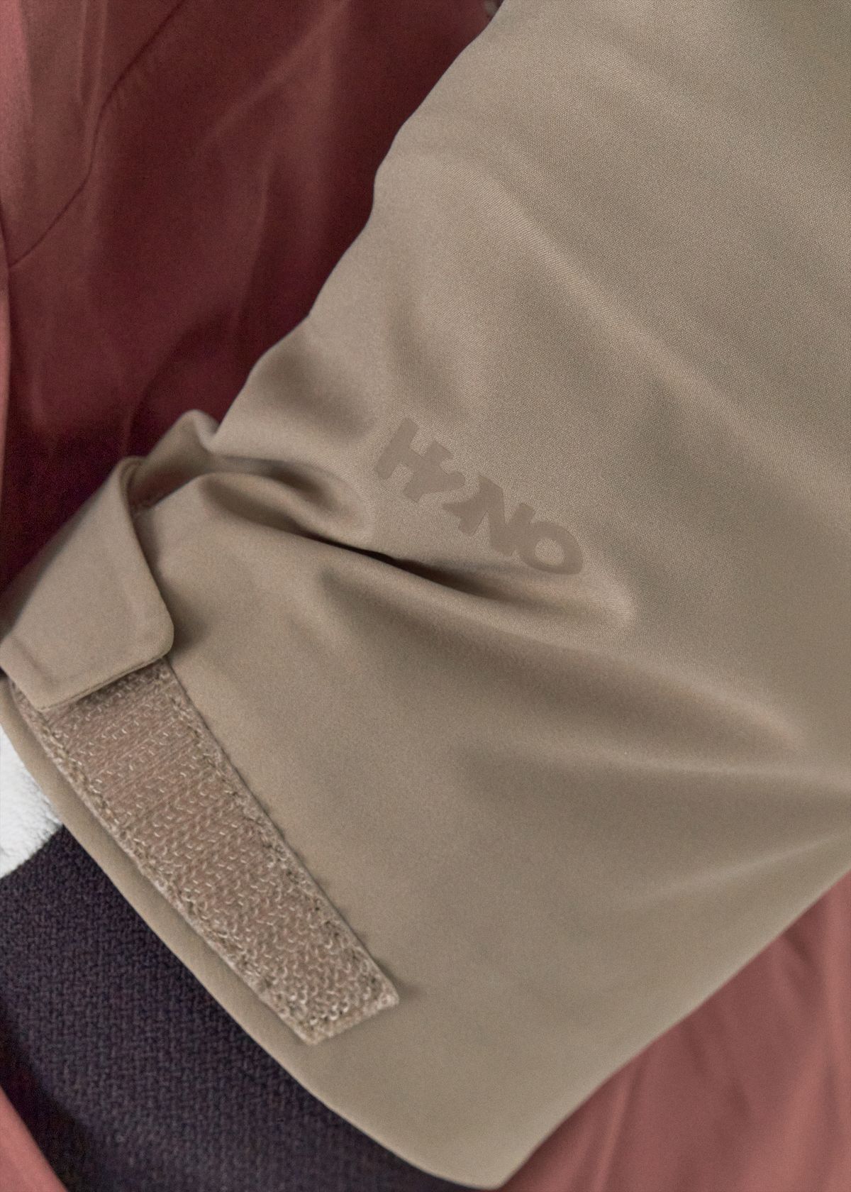 3-layer H2No Performance Standard 4-way stretch