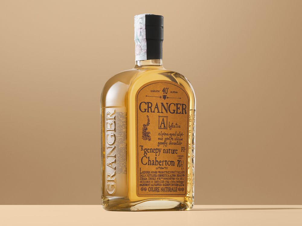 02_bp_em_spirits_success-stories_genepy-granger Premium glass bottle for Genepy Granger alpine herbal liqueur by Distilleria Erboristica Alpina, featuring a custom packaging solution designed and developed by Berlin Packaging