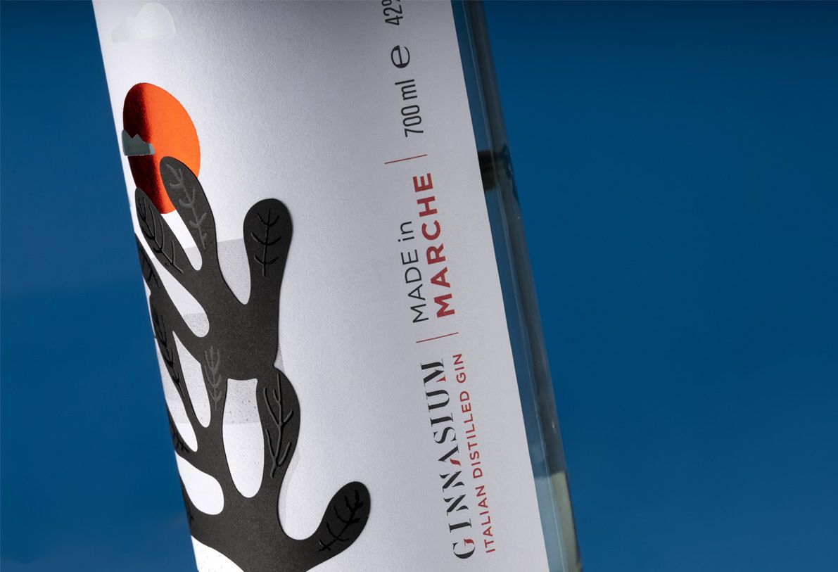 Helium Mixology 700 ml glass bottle for spirits by Berlin Packaging customized by Mark Design, created for the Ginnasium project, close-up of illustrated label with hot stamping details and apothecary-inspired perfume finish.