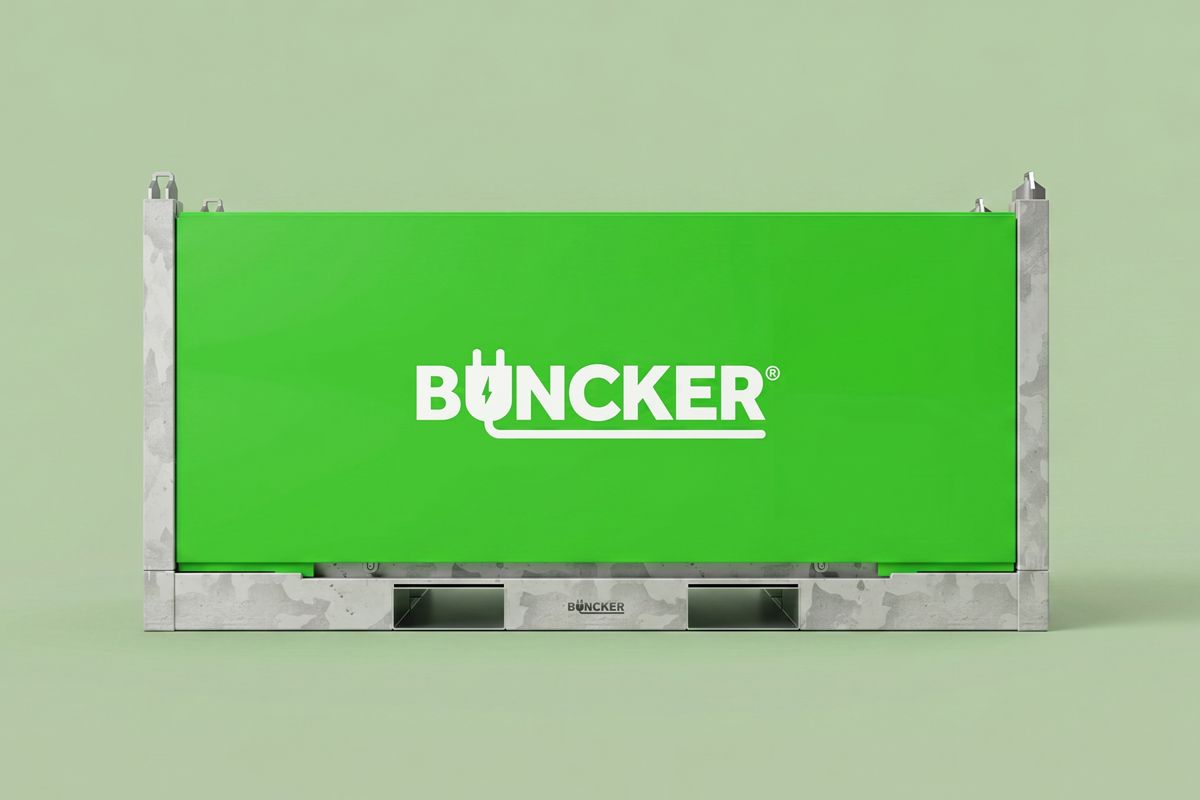 Buncker-side A green container with "BUNCKER" logo in white, featuring a plug icon integrated into the text. The container is set against a light green background.