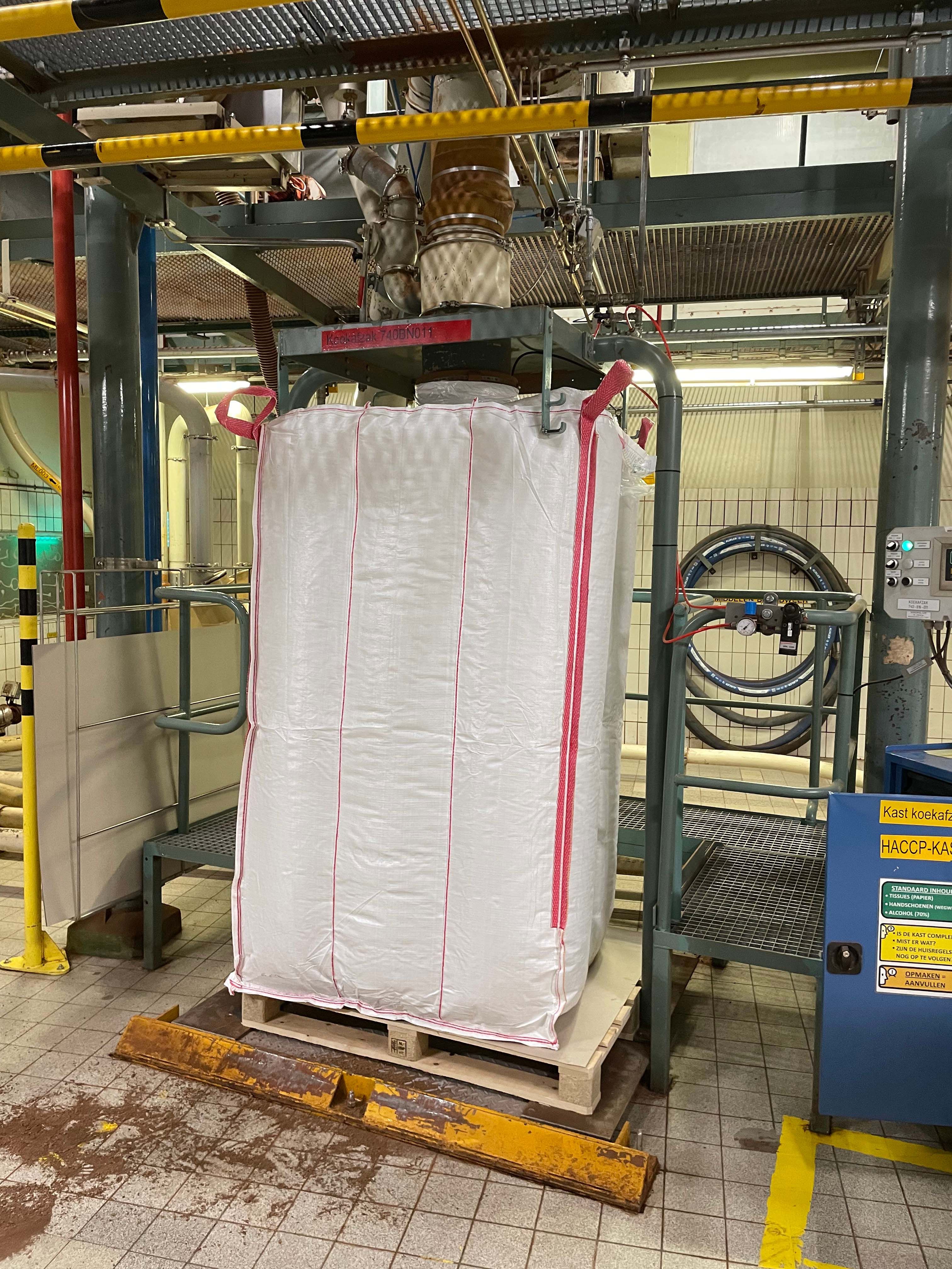 Filling FIBC Big Bags