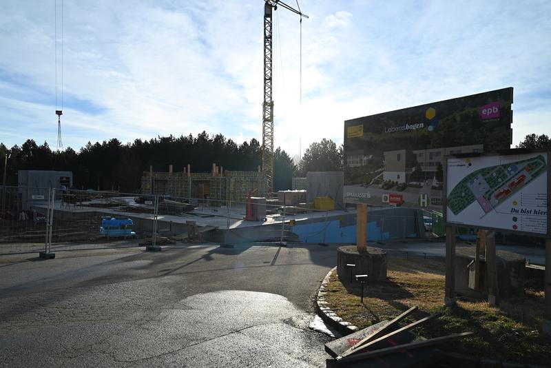 Aushubarbeiten und Schalung der Fundamente des Neubau-Wohnhauses im Lebensbogen Grünbach am Schneeberg