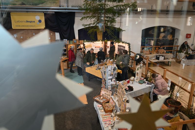 <img src="" alt="Weihnachtsbazar 2026 im Lebensbogen mit weihnachtlichem Hüttenzauber, Kunsthandwerk und stimmungsvoller Atmosphäre">