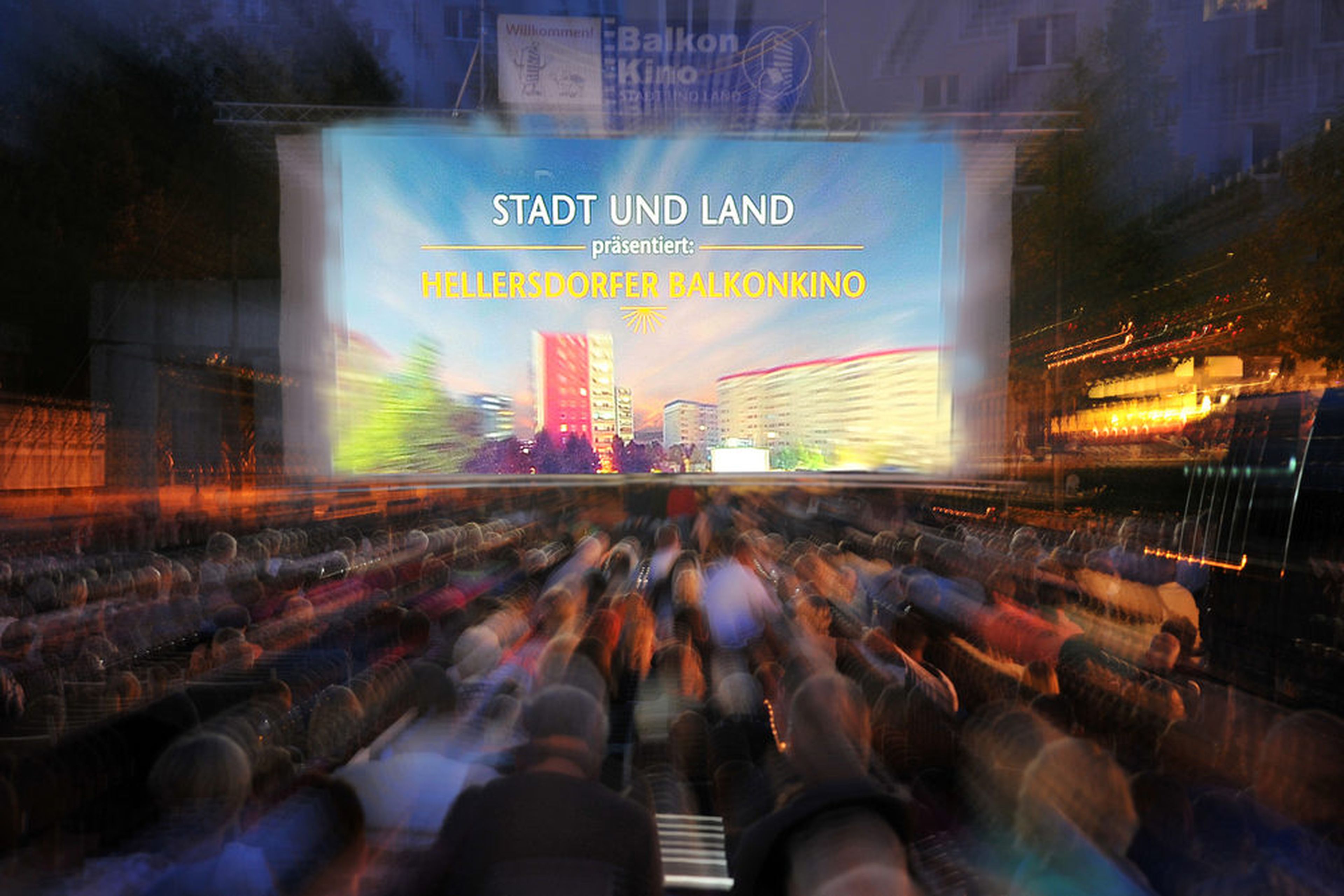 Balkonkino auf dem Cecilienplatz in Hellersdorf