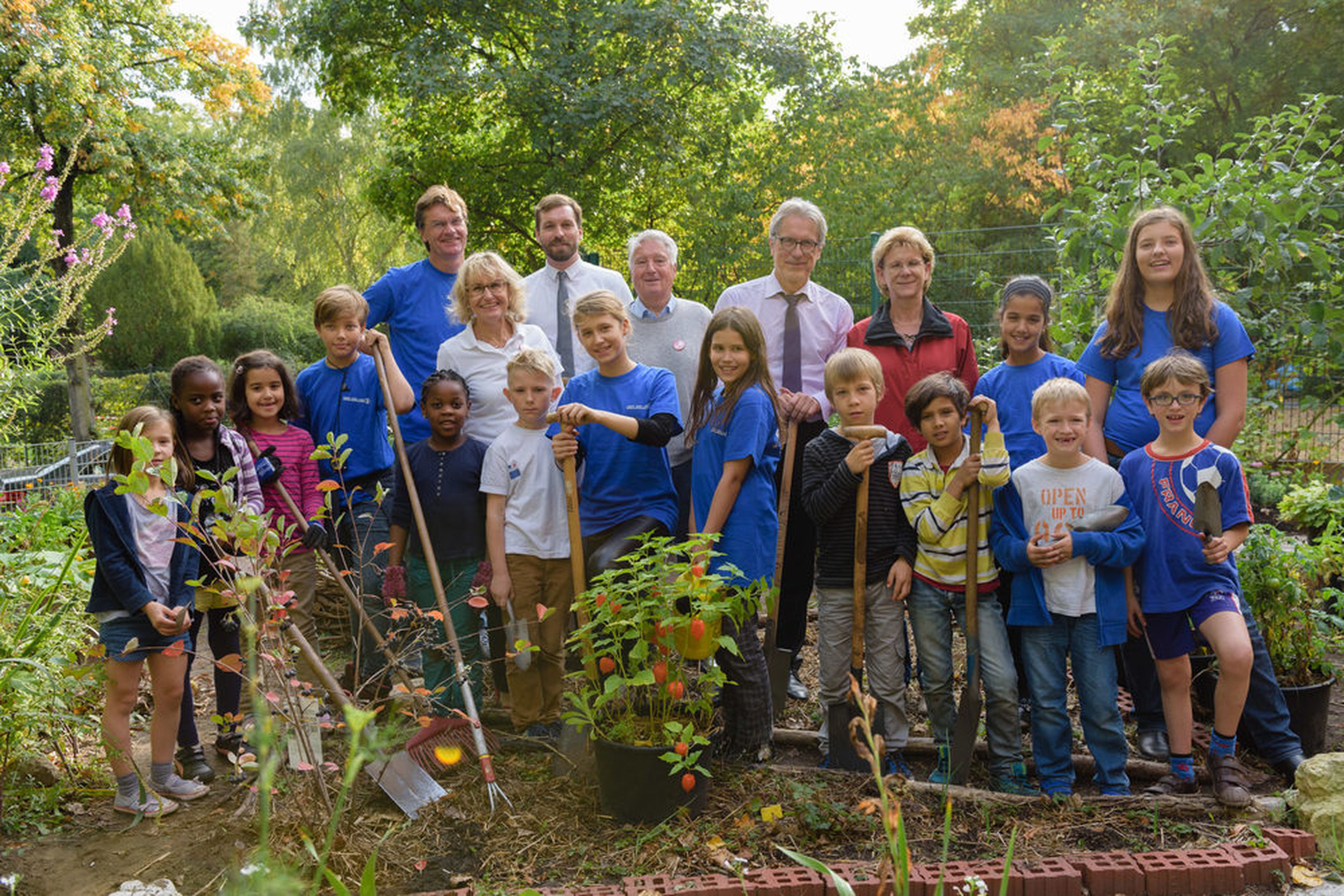 Schulgarteneinsatz in der Regenbogen-Grundschule in Neukölln