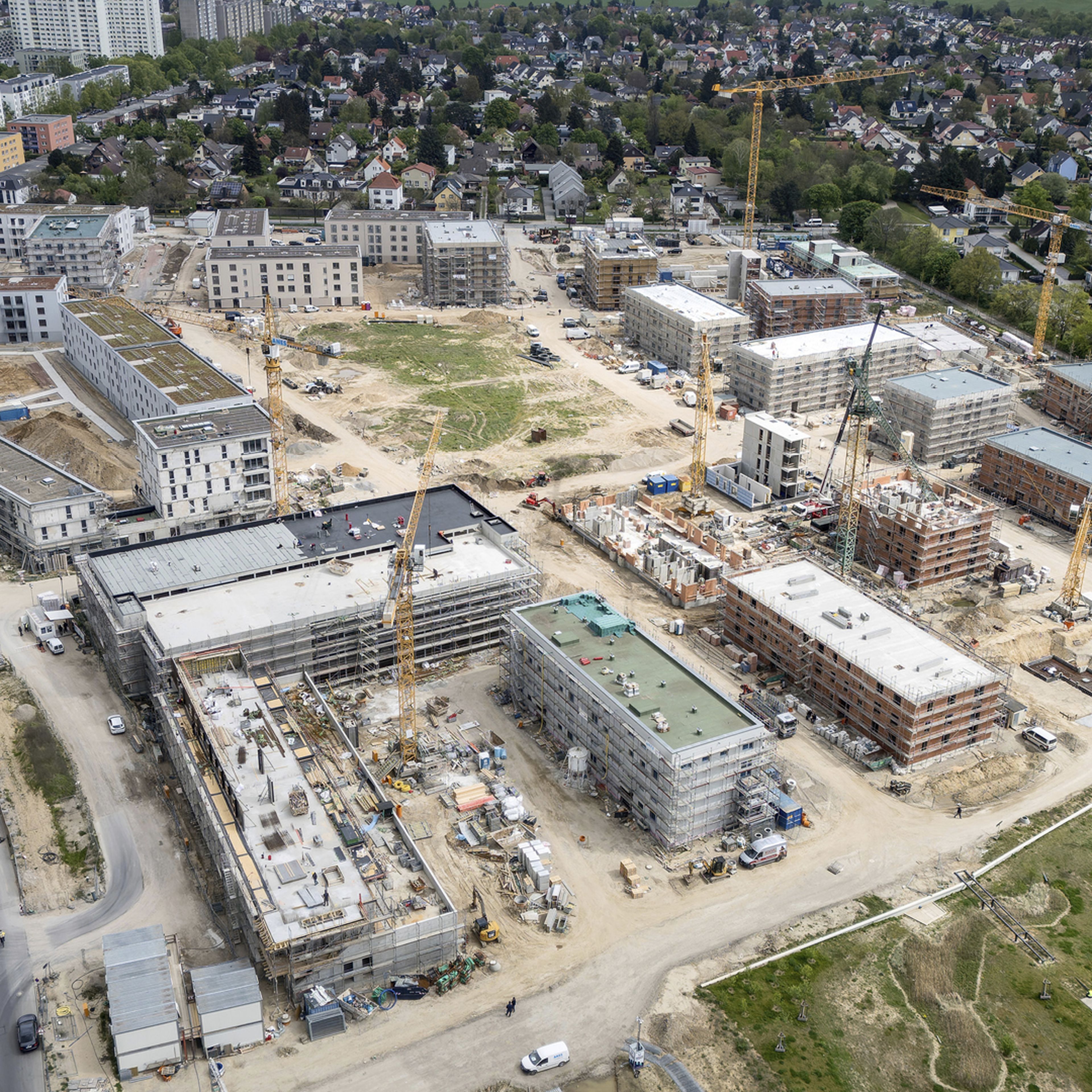 Zu sehen ist die Baustelle auf den Buckower Feldern aus der Vogelperspektive.