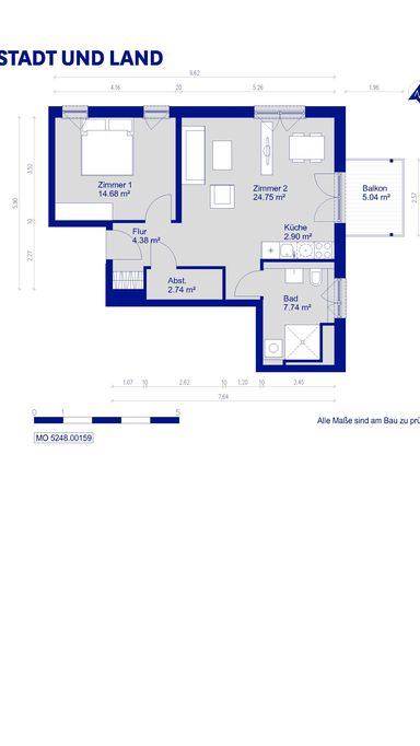 Grundriss einer Zweizimmerwohnung mit Balkon, Küche, Bad, Abstellraum und Flur, dargestellt in Blau.