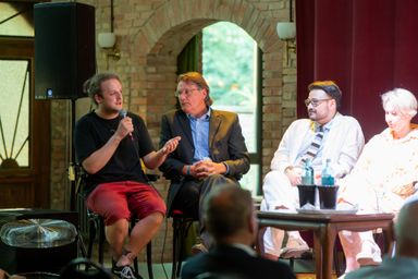 Gemeinsam einsam sind wir auf dem Weg in die chronische kollektive Depression