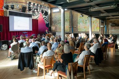 Gemeinsam einsam sind wir auf dem Weg in die chronische kollektive Depression