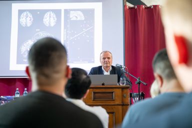 Gemeinsam einsam sind wir auf dem Weg in die chronische kollektive Depression