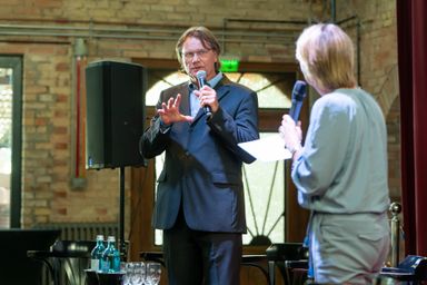 Gemeinsam einsam sind wir auf dem Weg in die chronische kollektive Depression