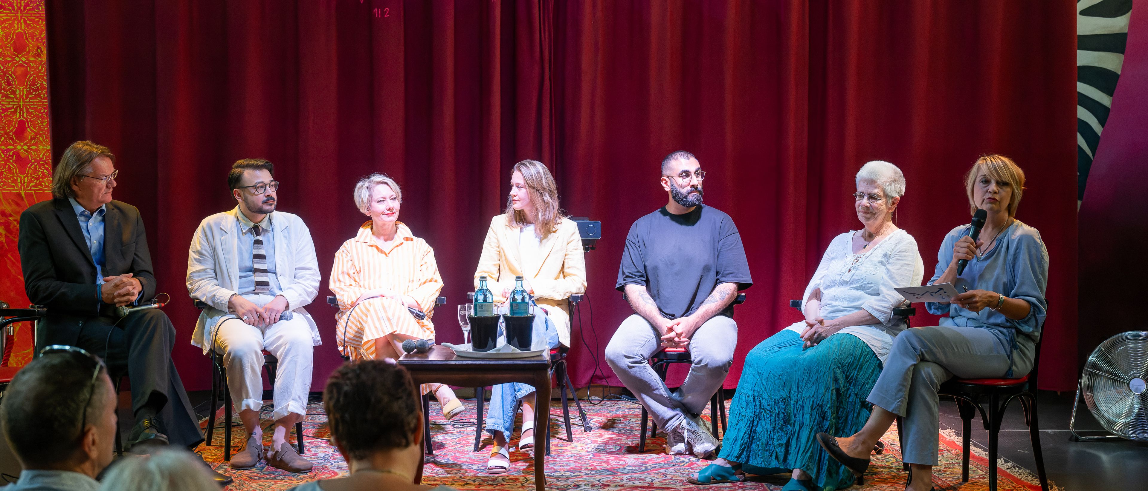 Gemeinsam einsam sind wir auf dem Weg in die chronische kollektive Depression