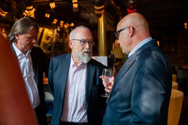 Investieren oder sparen Prioritäten setzen in Krisenzeiten