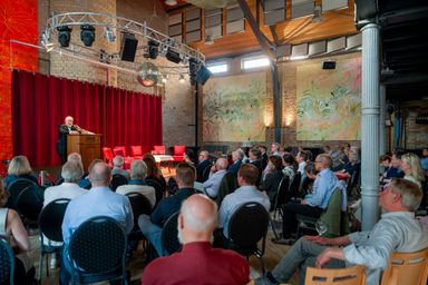 Investieren oder sparen Prioritäten setzen in Krisenzeiten