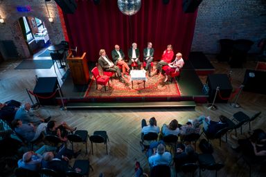 Investieren oder sparen Prioritäten setzen in Zeiten globaler Krisen