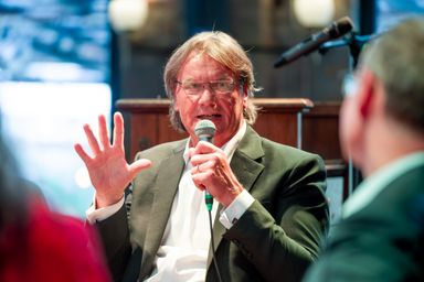 Investieren oder sparen Prioritäten setzen in Krisenzeiten