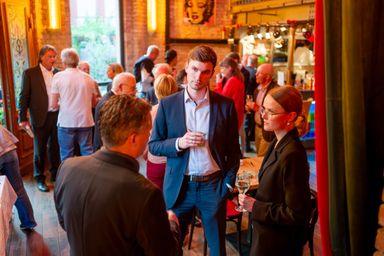 Investieren oder sparen Prioritäten setzen in Krisenzeiten