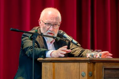 Investieren oder sparen Prioritäten setzen in Krisenzeiten