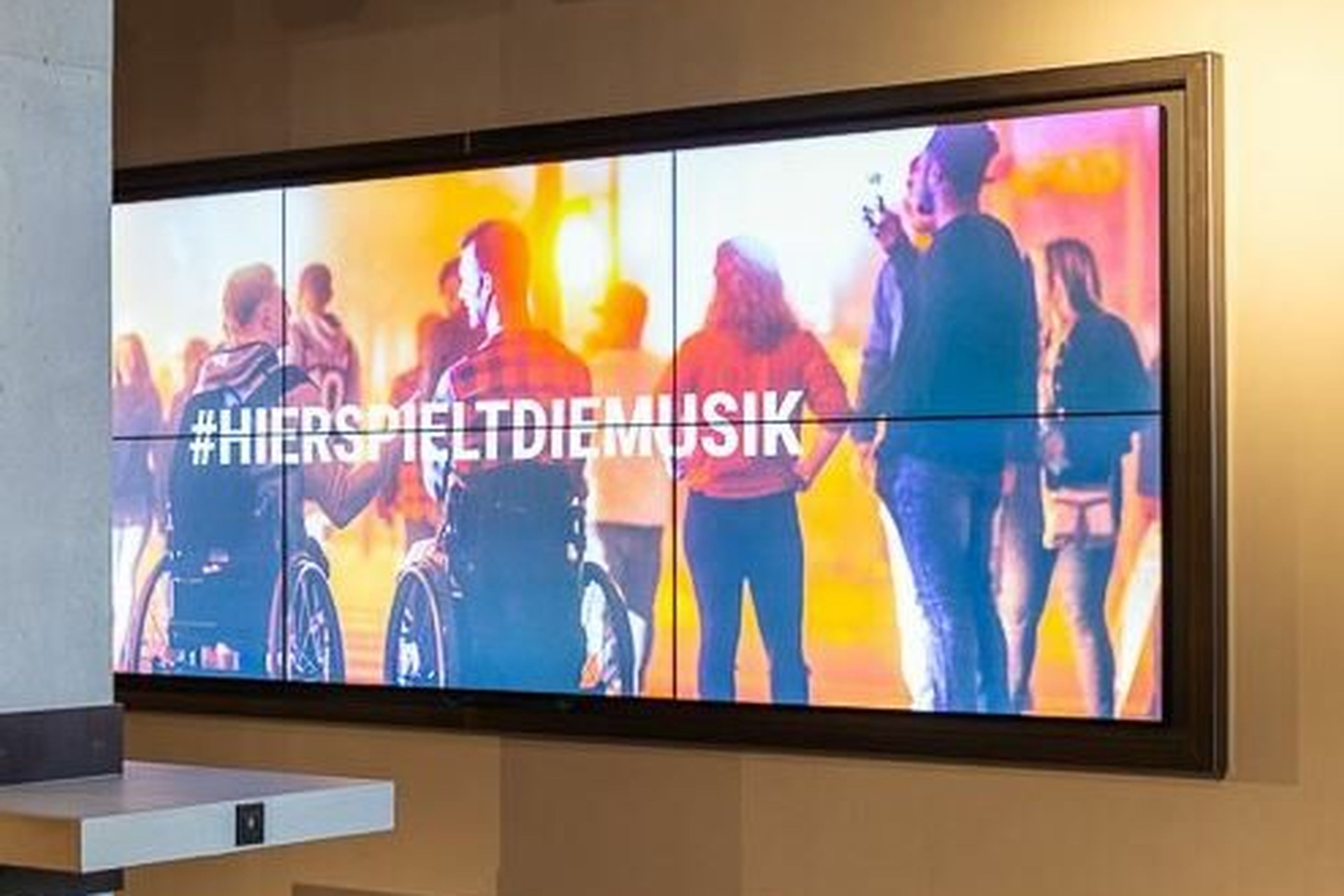 Schriftzug: #hierspieltdiemusik