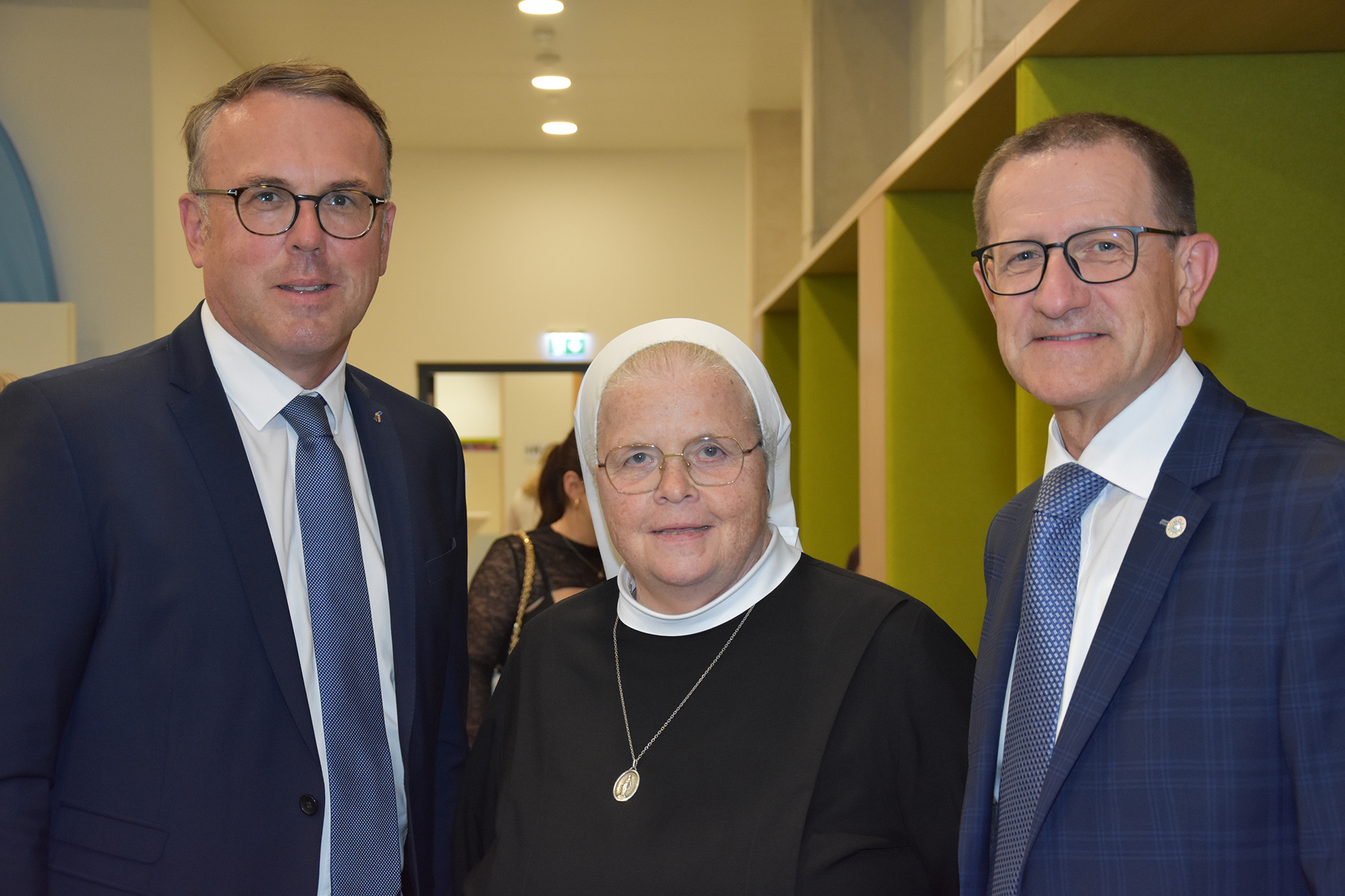 Abgeordneter zum oö. Landtag Mag. Günther Lengauer, Generaloberin Sr. Cordula Kreinecker und Geschäftsführer Mag. Johann Minihuber