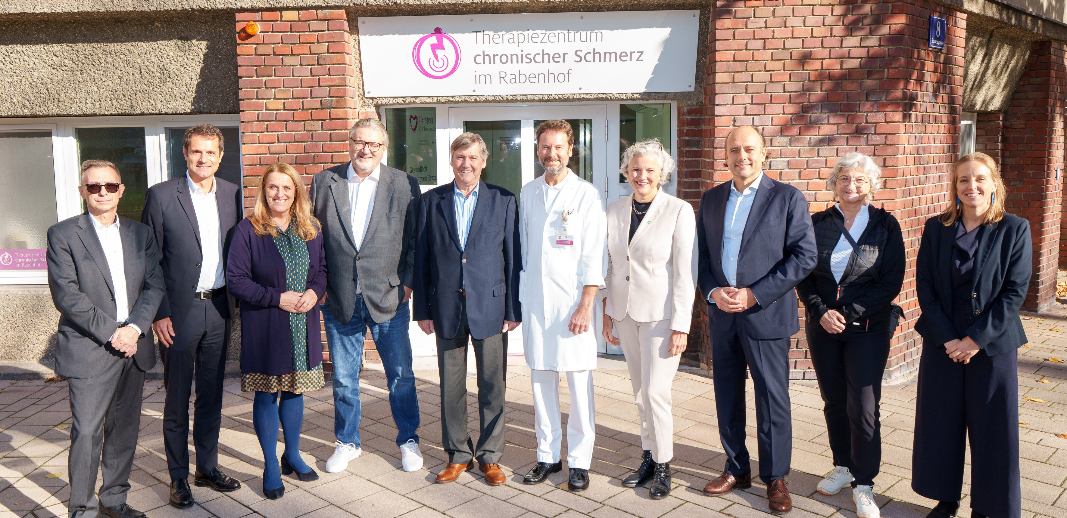 Eine Detailaufnahme einer älteren und einer jüngeren Frau