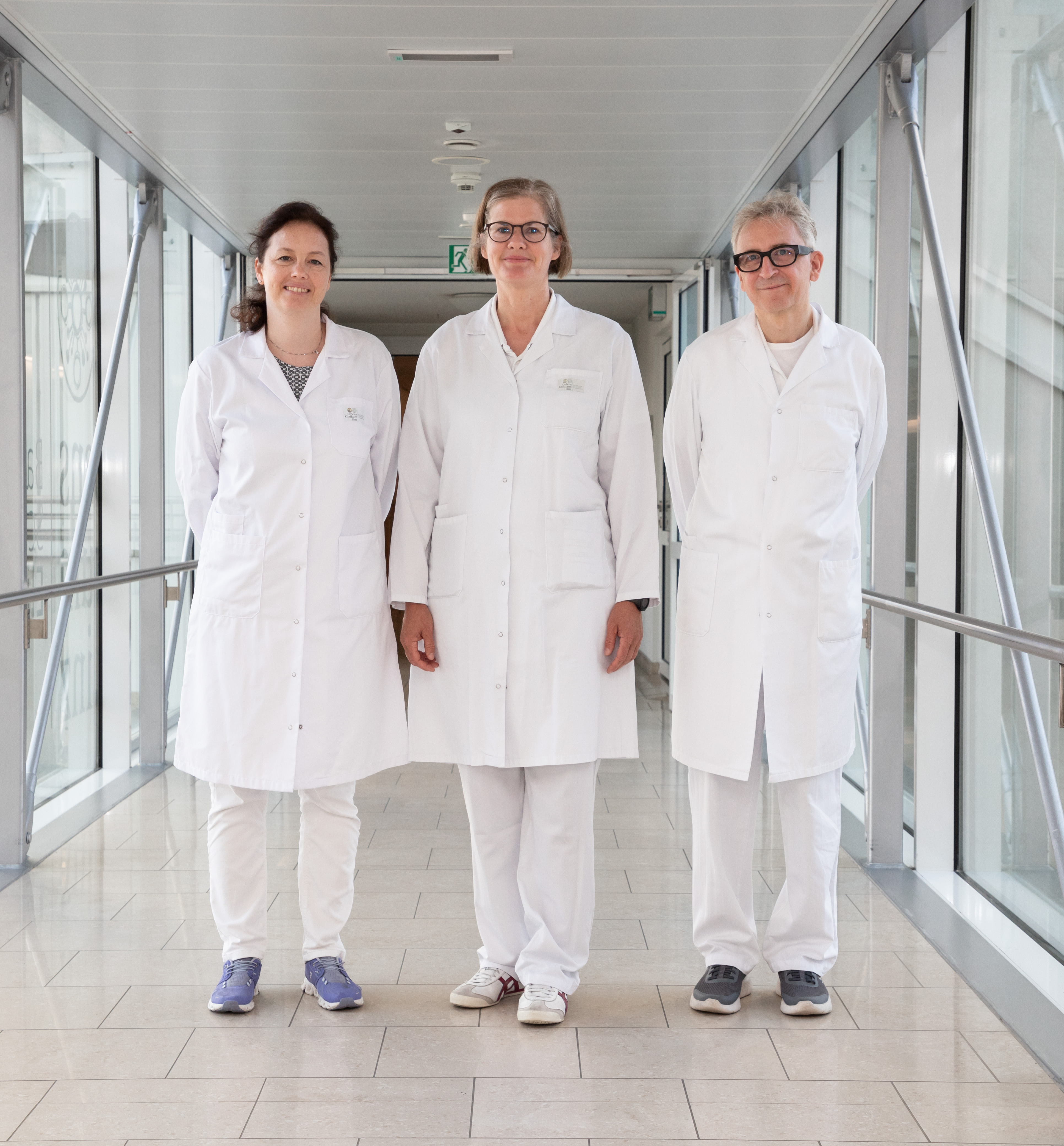 (v.l.) OÄ Priv.-Doz.in Dr.in Maria Haller MBA, MSc, Nephrologin; OÄ Dr.in Heidrun Kerschner, Abteilung für Hygiene, Mikrobiologie und Tropenmedizin; OA Dr. Fritz Traxlmayr, Nephrologe