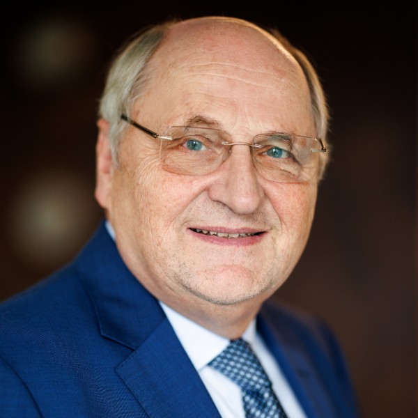 Portraitfoto von Univ.-Prof. Dr. Christoph Badelt,  Präsident des Österreichischen Fiskalrats