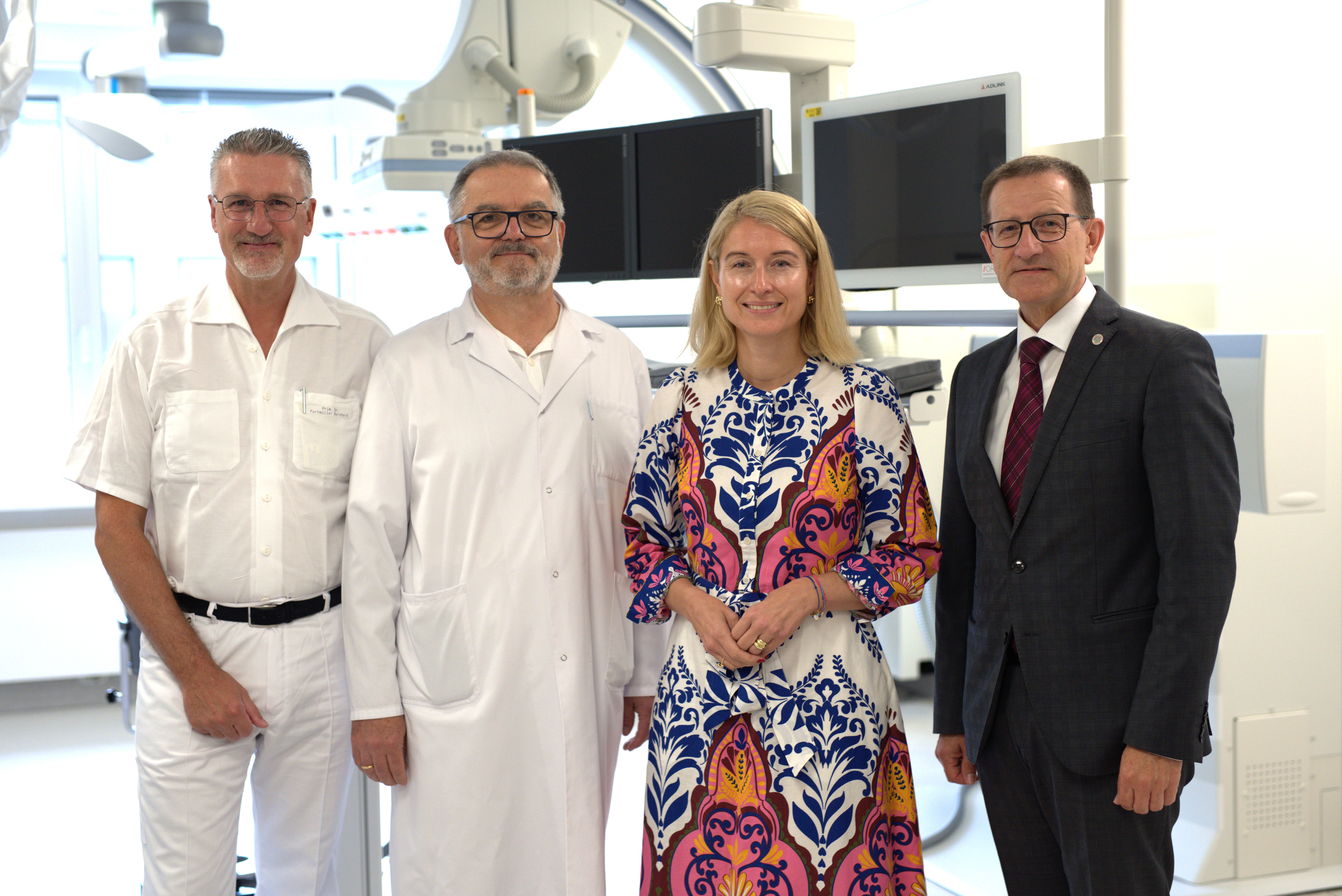 v.l.n.r. :Primar Dr. Bernhard Furtmüller, Primar Dr. Ernst Rechberger, Gesundheitslandesrätin und LH-Stv. Mag.a Christine Haberlander und Geschäftsführer Mag. Johann Minihuber.