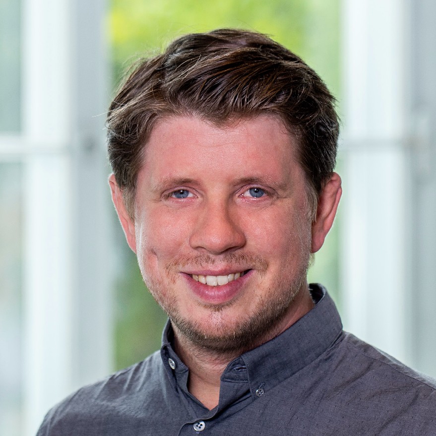 Portraitfoto von  Assoz.-Prof. Dr.  Peter Klimek,  Komplexitätsforscher,  MedUni Wien &  Complexity Science Hub