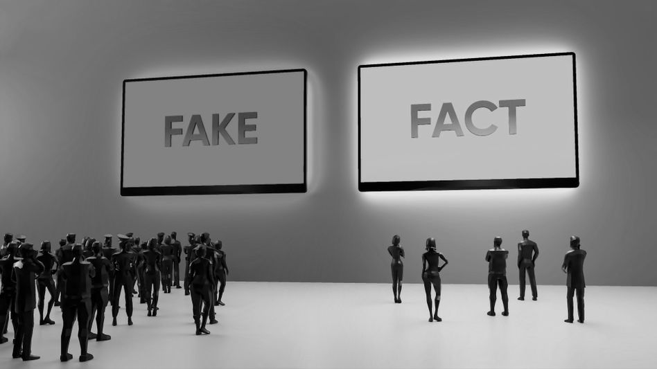 Des silhouettes font face à deux grands écrans étiquetés « FAKE » et « FACT » dans un décor monochrome minimaliste.