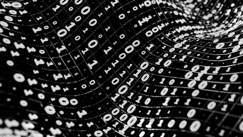 Una cuadrícula ondulada de código binario en blanco y negro, con los números 0 y 1 creando un patrón dinámico y fluido.