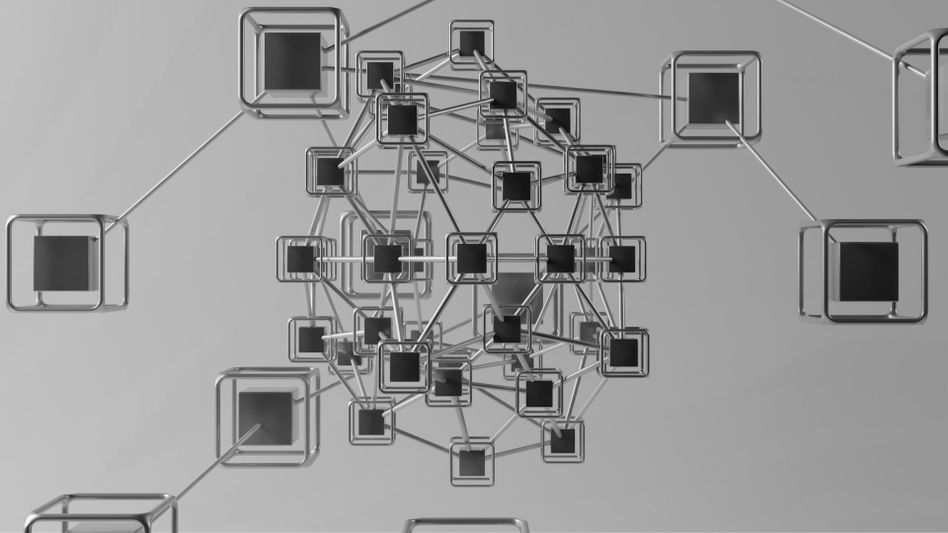 Un réseau de cubes 3D interconnectés avec des cadres métalliques sur fond gris, formant un motif géométrique complexe.