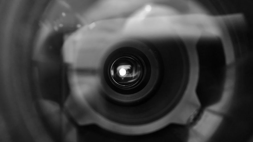 soczewka obiektywu kamery monitorującej