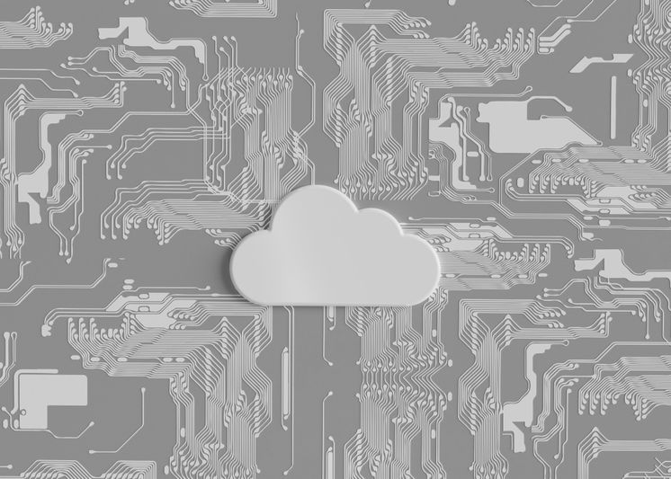 Un icono de nube blanca sobre un fondo de placa de circuito gris, que simboliza la computación en la nube y la integración de la tecnología.