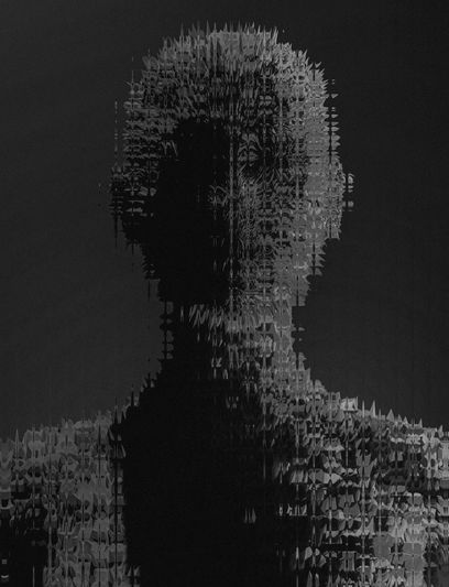 Silhouette abstraite d'une personne composée de lignes fragmentées et déchiquetées sur un fond sombre.
