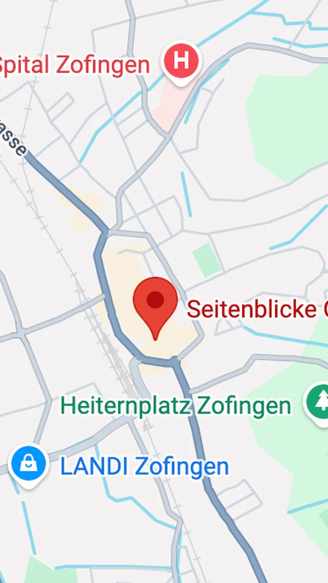 Frau am Telefon