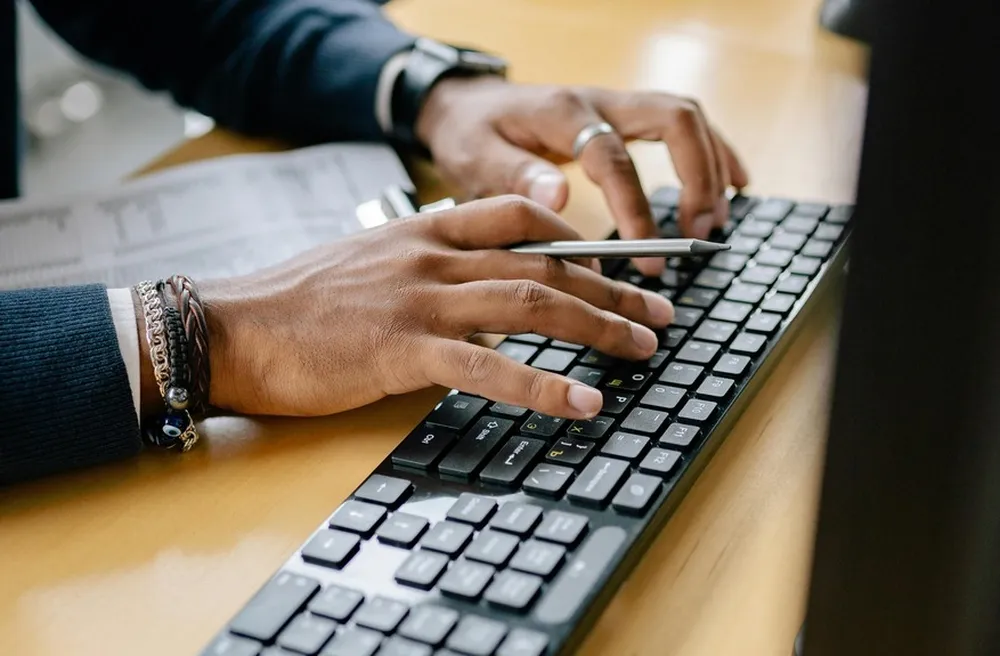 AI Co-Founders: How Solo Entrepreneurs Build Businesses with Bots