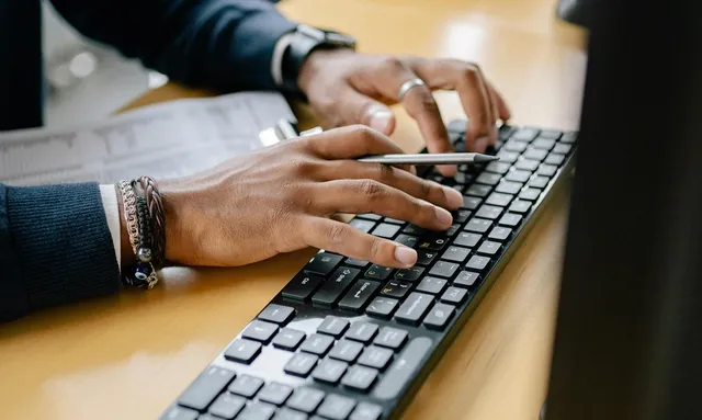 AI Co-Founders: How Solo Entrepreneurs Build Businesses with Bots