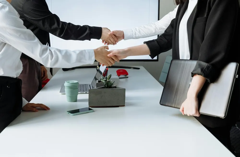 How to Partner with Other Businesses for Growth