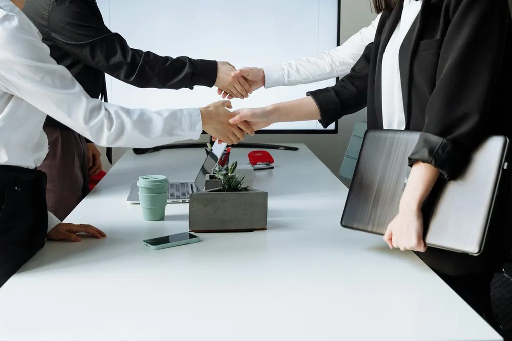 How to Partner with Other Businesses for Growth