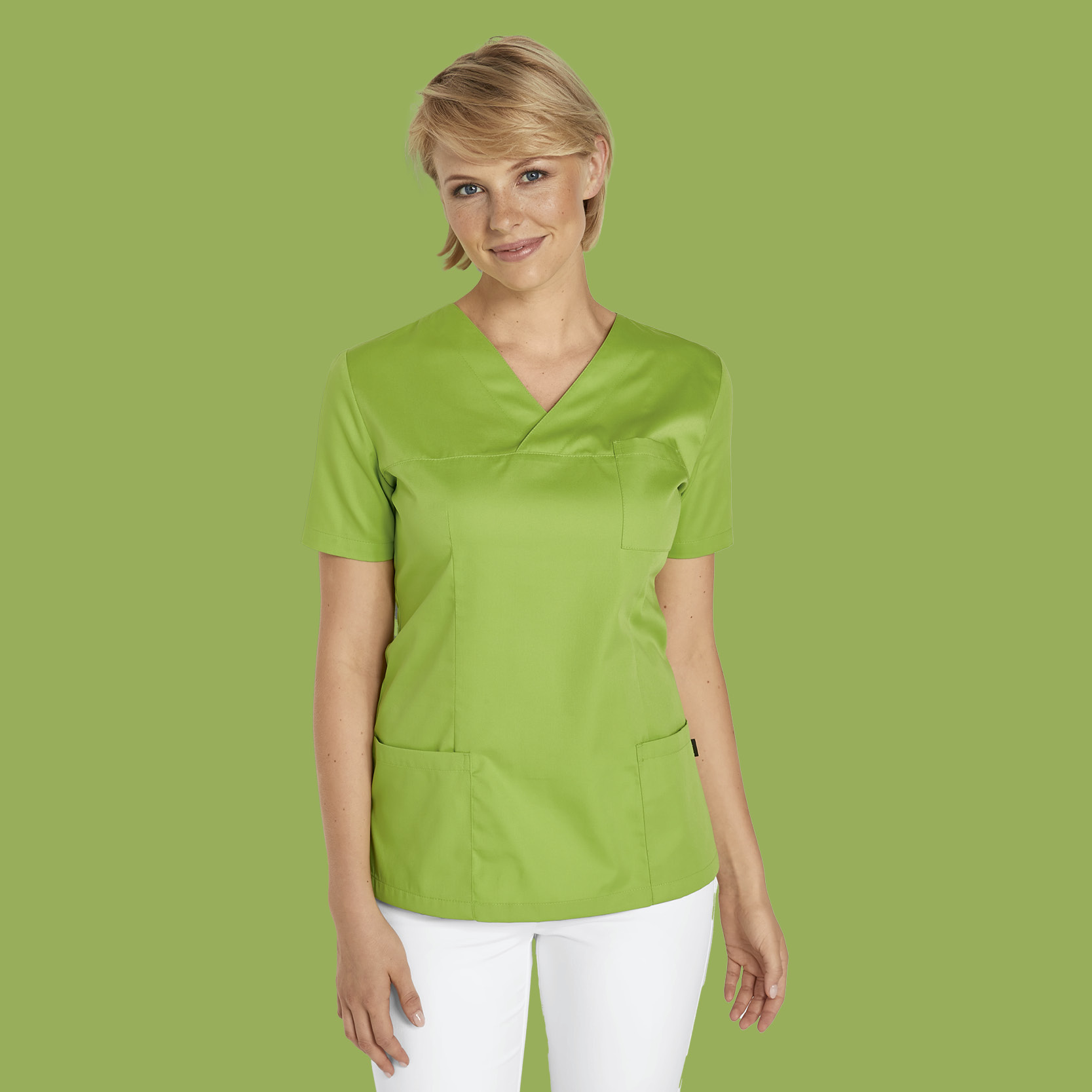 Eine Frau in einem Kasack in der Farbe Feige von 7days