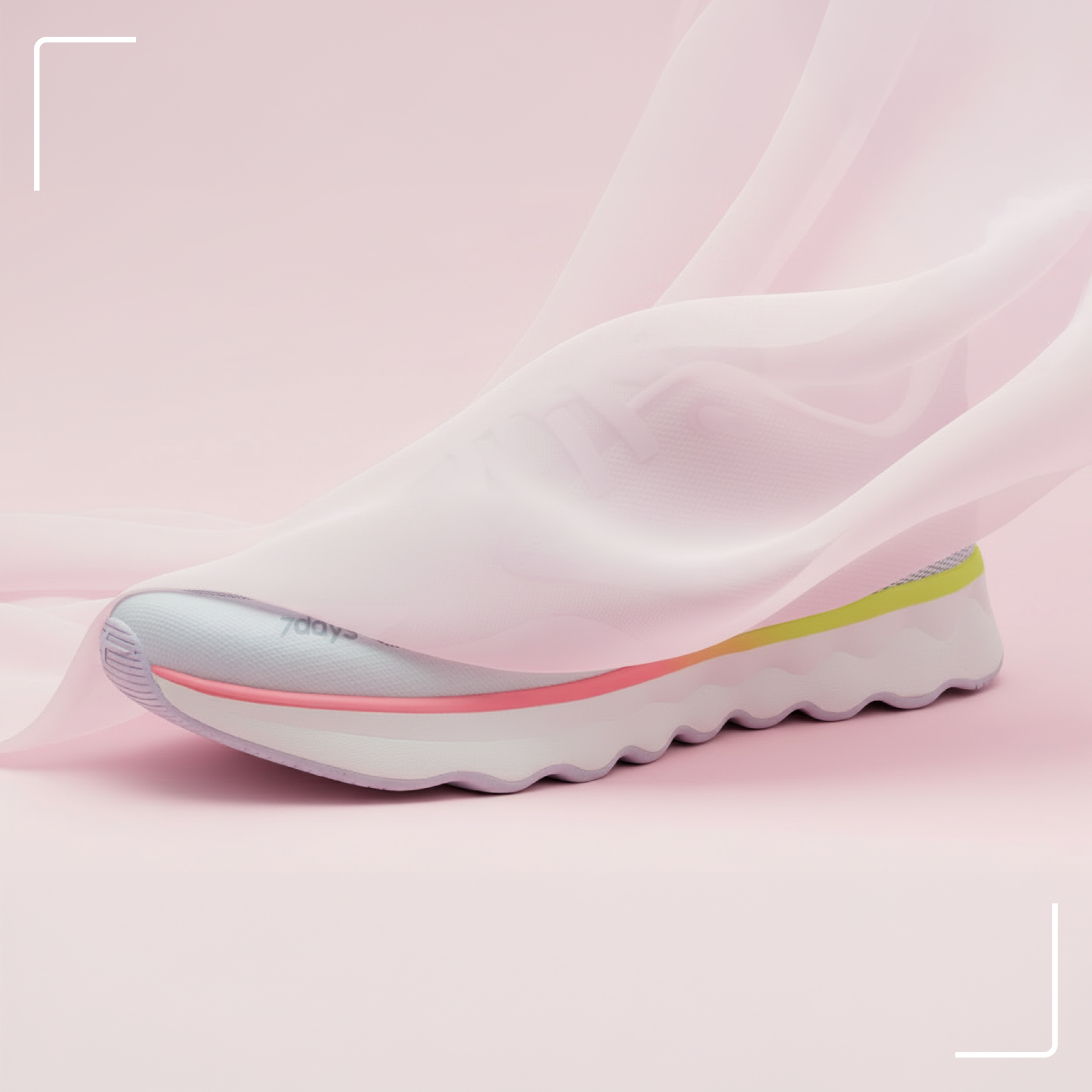 Der Tamaris x 7days Schuh Nowana mit einem dünnen Stoff verhüllt