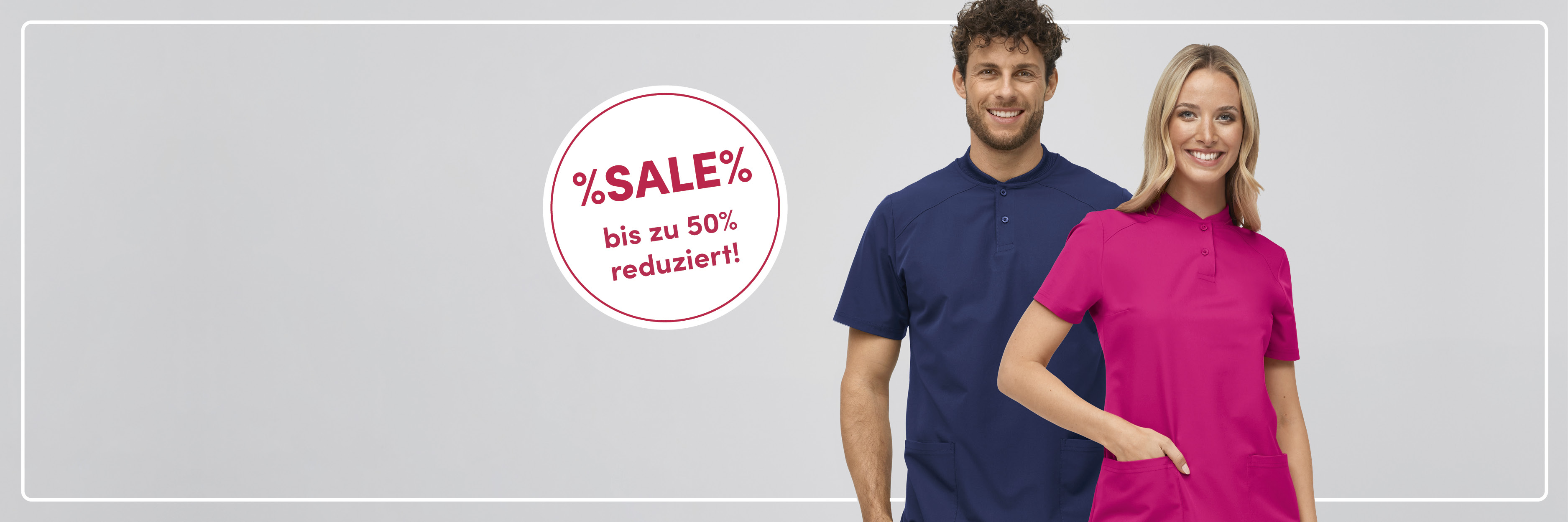 Zwei Personen in 7days Berufsbekleidung neben der Aufschrift "Sale bis zu 50% Rabatt"