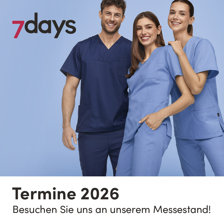 Zwei Personen in 7days Berufsbekleidung, daneben der Hinweis auf die Medica Messe in Düsseldorf