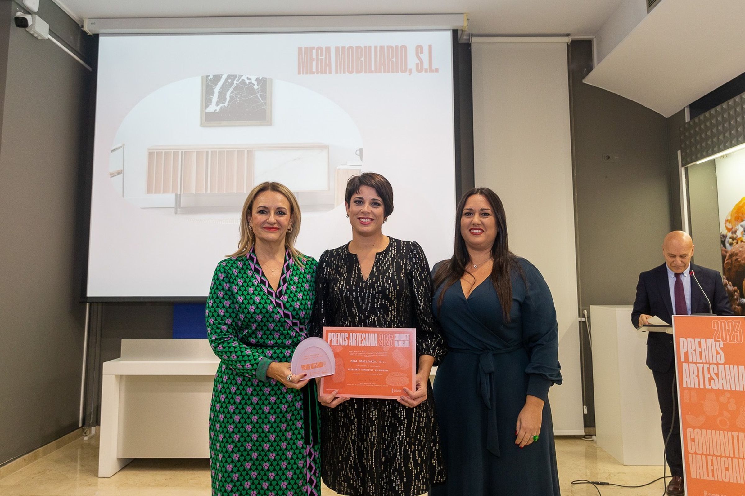 GANADORES PREMIO ARTESANIA