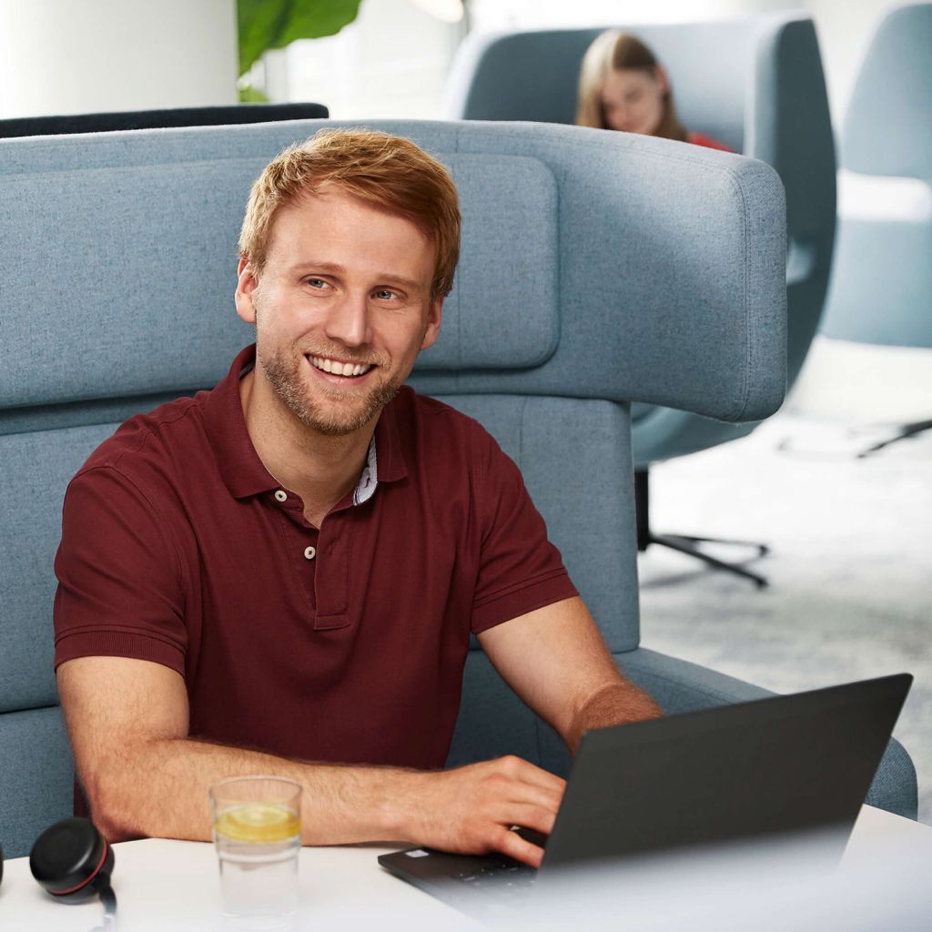 Mitarbeiterin im LichtBlick Büro