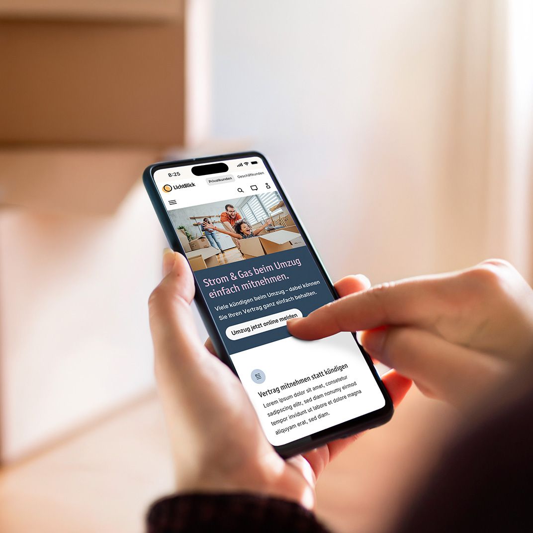 Handy mit Website Mockup von Umzugsauftrag